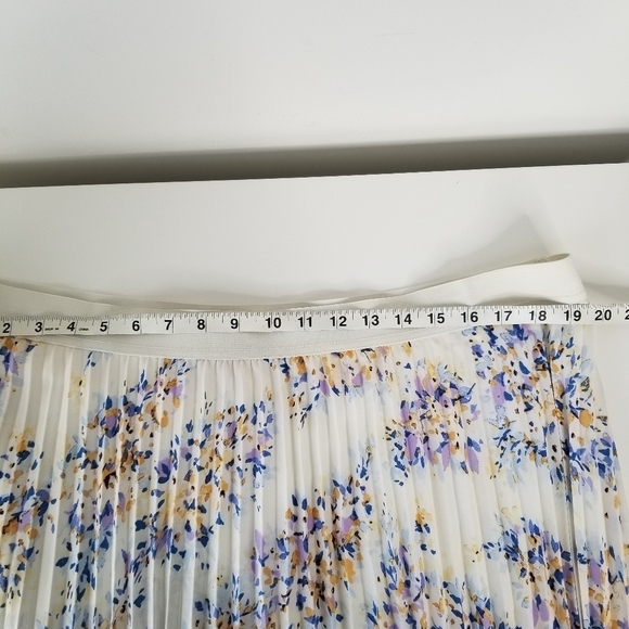 Vince Camuto Pleated Chiffon Midi Skirt Floral Print Size XXL - Picture 3 of 12